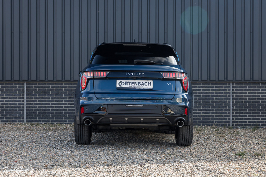 Lynk & Co 01 1.5 All-in geprijsd: inclusief onderhoud, 1 jaar BOVAG-garantie | Panorama dak | Adaptieve cruise | Blis | Memory |