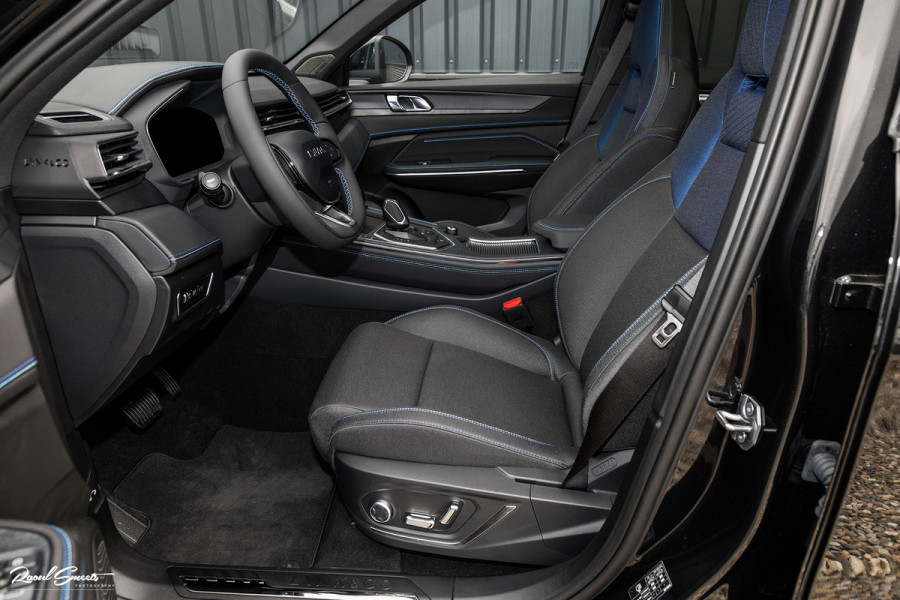 Lynk & Co 01 1.5 All-in geprijsd: inclusief onderhoud, 1 jaar BOVAG-garantie | Panorama dak | Adaptieve cruise | Blis | Memory |