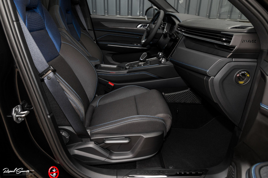 Lynk & Co 01 1.5 All-in geprijsd: inclusief onderhoud, 1 jaar BOVAG-garantie | Panorama dak | Adaptieve cruise | Blis | Memory |
