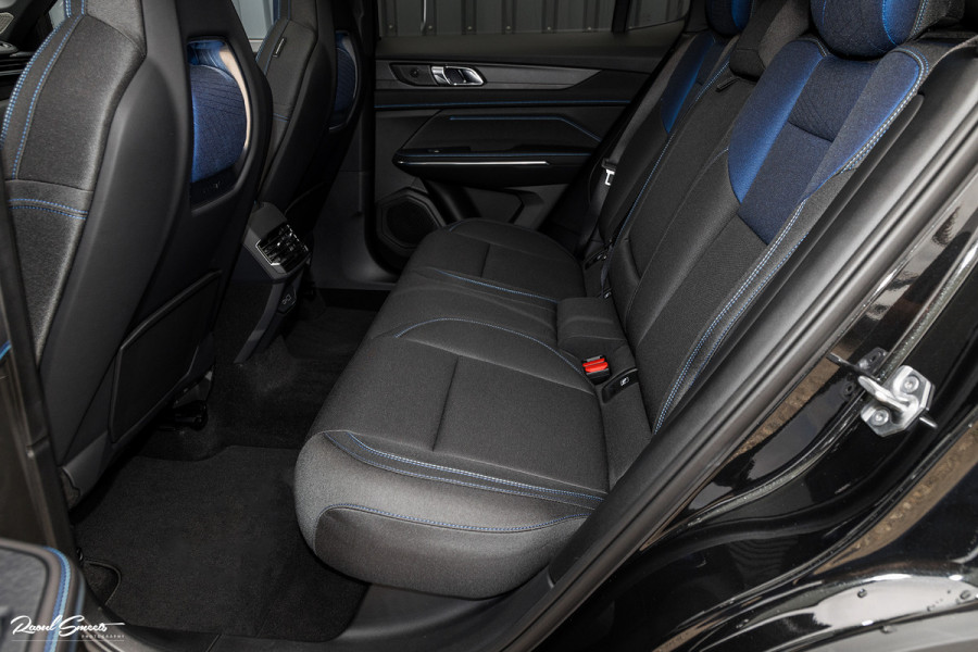 Lynk & Co 01 1.5 All-in geprijsd: inclusief onderhoud, 1 jaar BOVAG-garantie | Panorama dak | Adaptieve cruise | Blis | Memory |