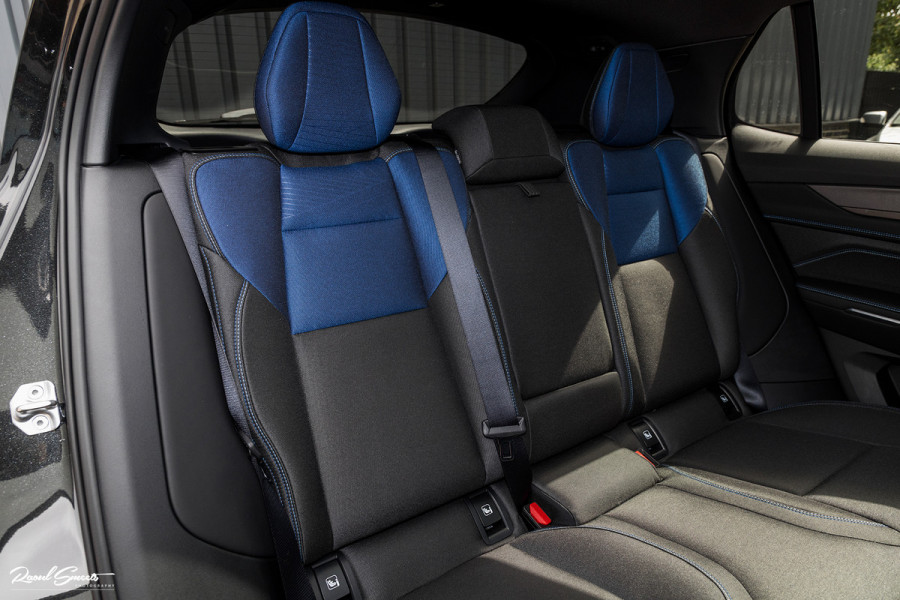 Lynk & Co 01 1.5 All-in geprijsd: inclusief onderhoud, 1 jaar BOVAG-garantie | Panorama dak | Adaptieve cruise | Blis | Memory |