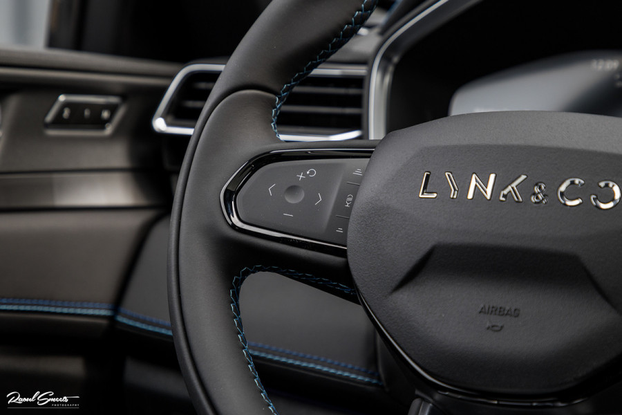 Lynk & Co 01 1.5 All-in geprijsd: inclusief onderhoud, 1 jaar BOVAG-garantie | Panorama dak | Adaptieve cruise | Blis | Memory |