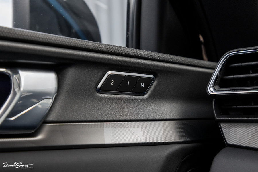 Lynk & Co 01 1.5 All-in geprijsd: inclusief onderhoud, 1 jaar BOVAG-garantie | Panorama dak | Adaptieve cruise | Blis | Memory |