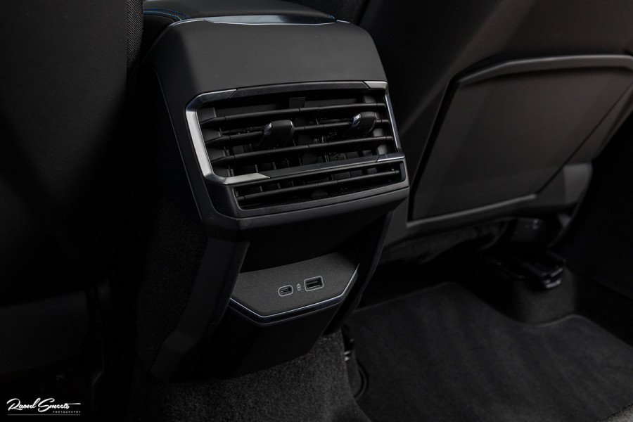 Lynk & Co 01 1.5 All-in geprijsd: inclusief onderhoud, 1 jaar BOVAG-garantie | Panorama dak | Adaptieve cruise | Blis | Memory |