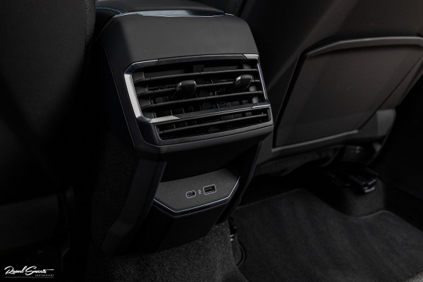 Lynk & Co 01 1.5 All-in geprijsd: inclusief onderhoud, 1 jaar BOVAG-garantie | Panorama dak | Adaptieve cruise | Blis | Memory |