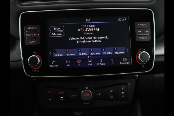 Nissan Leaf N-Connecta 40 kWh | SOH 94.3% | Stuur/stoel verwarming | Adaptive cruise | 360 camera | Dodehoek detectie | Full LED | Navigatie | Carplay |