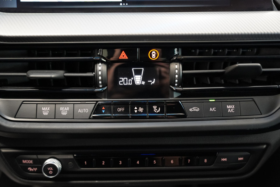 BMW 1-serie 120i M-Sport Navigatie Full-led 24 Maanden garantie* (Vraag naar de voorwaarden)