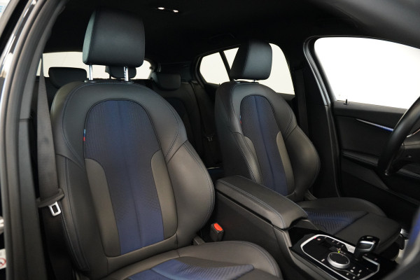 BMW 1-serie 120i M-Sport Navigatie Full-led 24 Maanden garantie* (Vraag naar de voorwaarden)