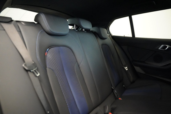 BMW 1-serie 120i M-Sport Navigatie Full-led 24 Maanden garantie* (Vraag naar de voorwaarden)