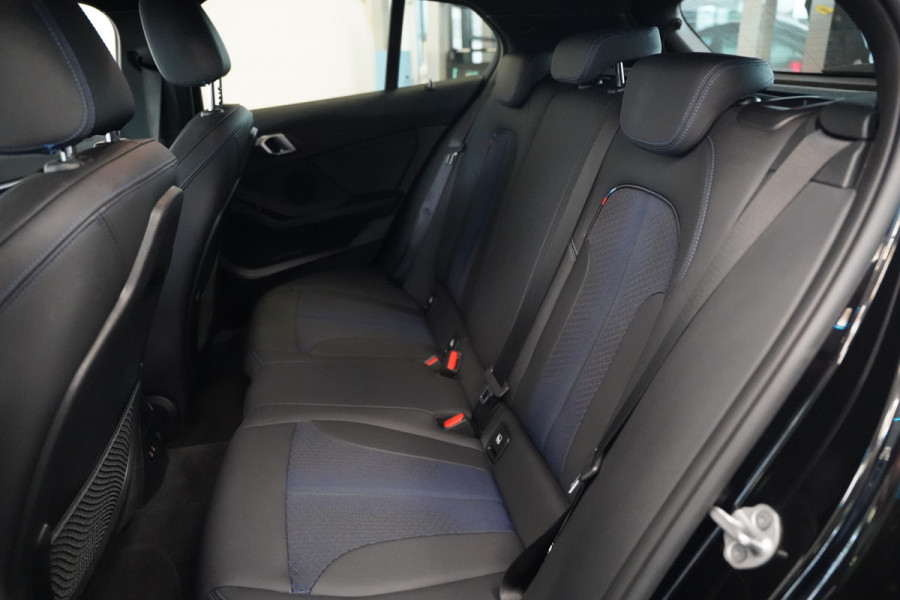 BMW 1-serie 120i M-Sport Navigatie Full-led 24 Maanden garantie* (Vraag naar de voorwaarden)