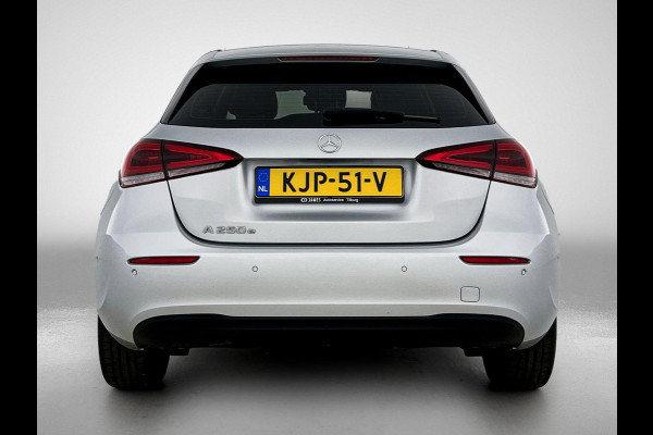 Mercedes-Benz A-Klasse 250 e Plug-In Hybrid CAMERA | 1/2 LEER | FULL-LED | NAVI