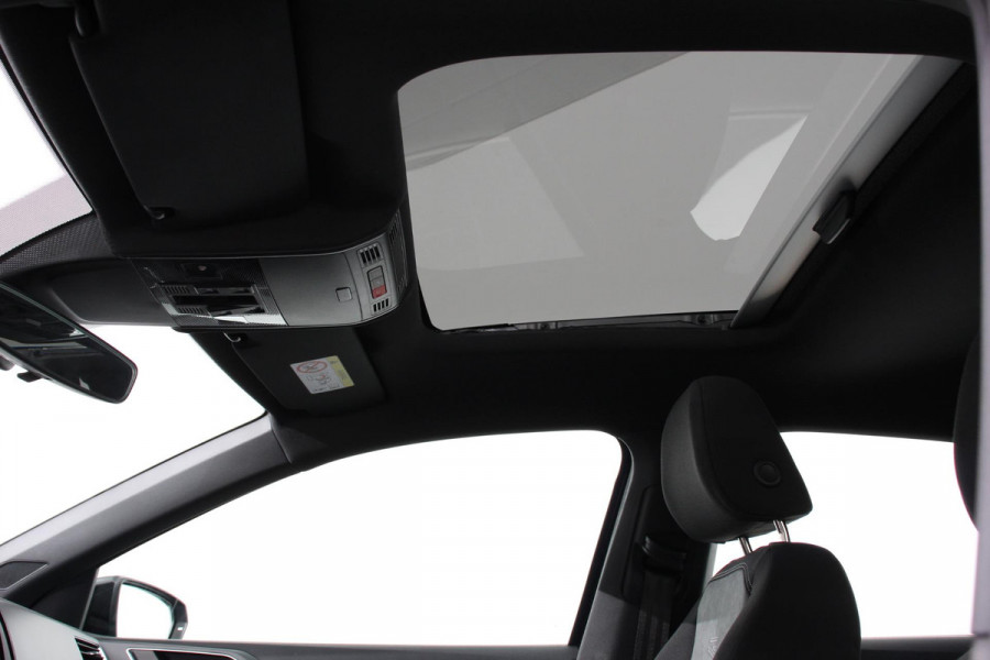 Volkswagen Polo 1.0 TSI DSG R-Line Panorama dak Navigatie App Connect Climate Control Parkeer sensoren Camera Cruise control adaptive Lichtmetalen velgen