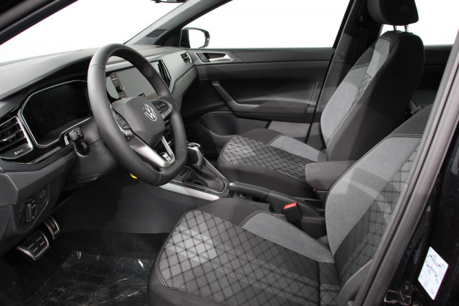 Volkswagen Polo 1.0 TSI DSG R-Line Panorama dak Navigatie App Connect Climate Control Parkeer sensoren Camera Cruise control adaptive Lichtmetalen velgen
