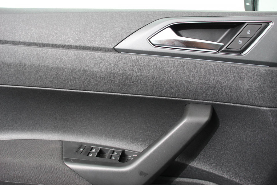 Volkswagen Polo 1.0 TSI DSG R-Line Panorama dak Navigatie App Connect Climate Control Parkeer sensoren Camera Cruise control adaptive Lichtmetalen velgen