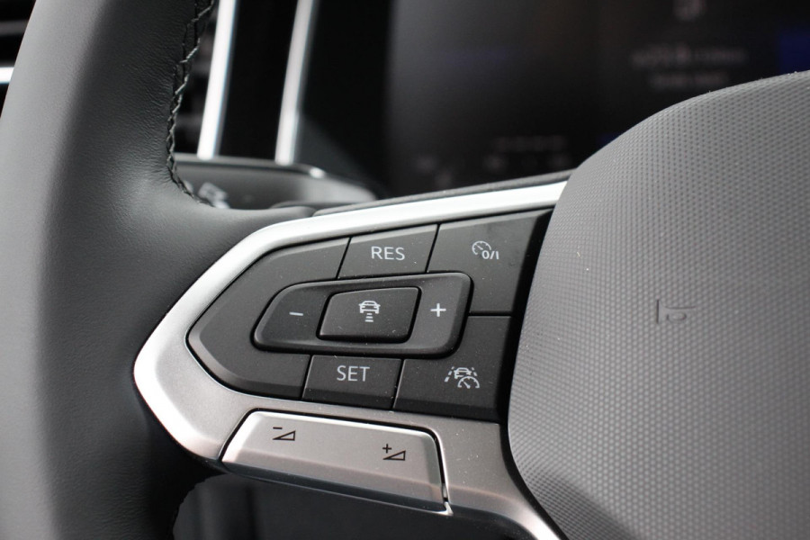 Volkswagen Polo 1.0 TSI DSG R-Line Panorama dak Navigatie App Connect Climate Control Parkeer sensoren Camera Cruise control adaptive Lichtmetalen velgen