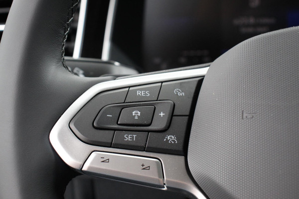 Volkswagen Polo 1.0 TSI DSG R-Line Panorama dak Navigatie App Connect Climate Control Parkeer sensoren Camera Cruise control adaptive Lichtmetalen velgen