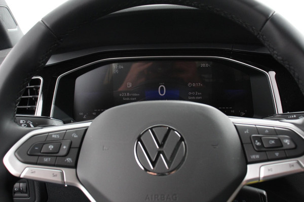 Volkswagen Polo 1.0 TSI DSG R-Line Panorama dak Navigatie App Connect Climate Control Parkeer sensoren Camera Cruise control adaptive Lichtmetalen velgen