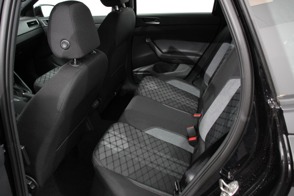 Volkswagen Polo 1.0 TSI DSG R-Line Panorama dak Navigatie App Connect Climate Control Parkeer sensoren Camera Cruise control adaptive Lichtmetalen velgen