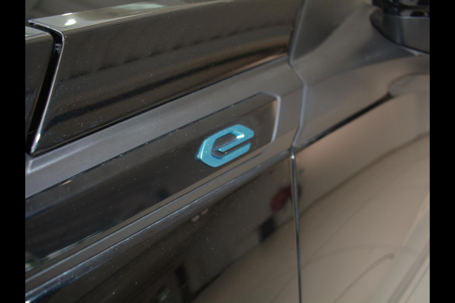Peugeot e-2008 EV GT 50 kWh | Apple CarPlay / Android Auto | Keyless Entry | Parkeersensoren voor en achter |