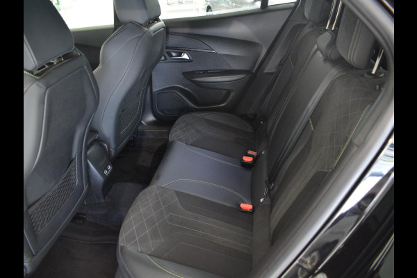 Peugeot e-2008 EV GT 50 kWh | Apple CarPlay / Android Auto | Keyless Entry | Parkeersensoren voor en achter |