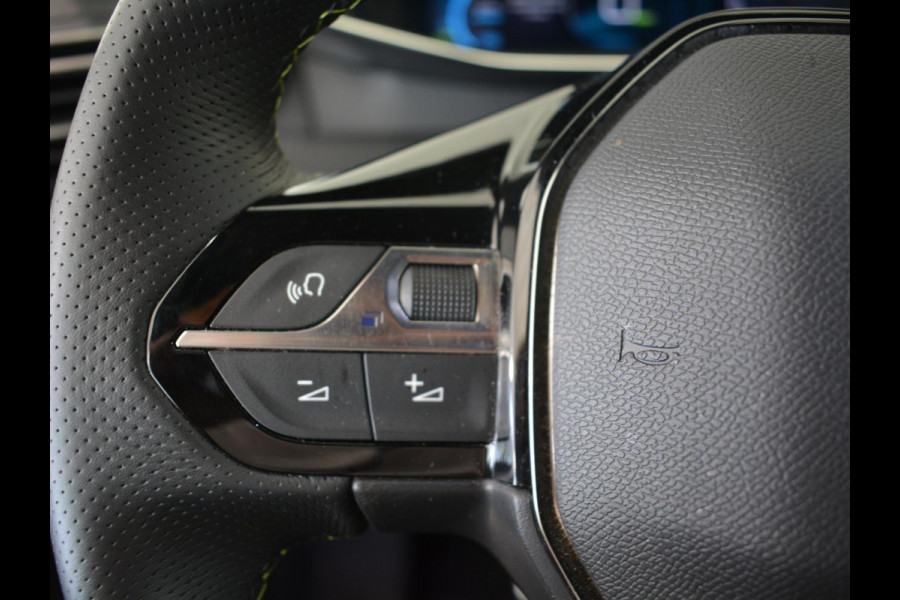 Peugeot e-2008 EV GT 50 kWh | Apple CarPlay / Android Auto | Keyless Entry | Parkeersensoren voor en achter |