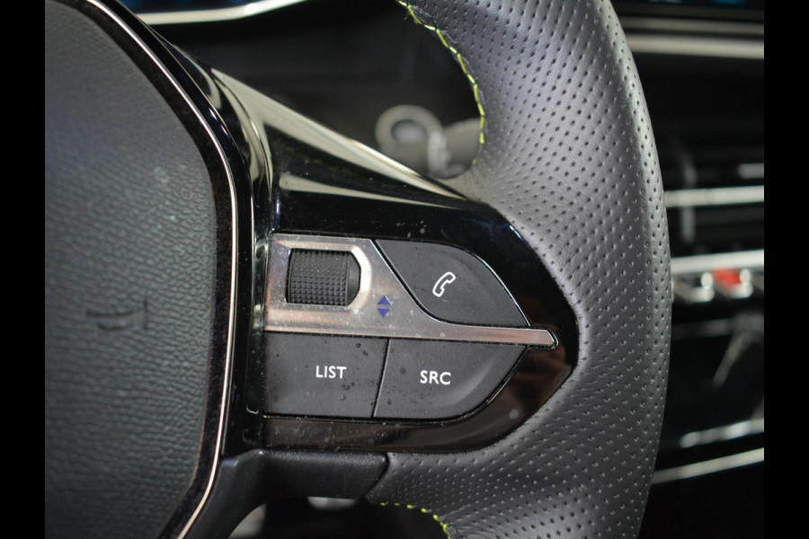 Peugeot e-2008 EV GT 50 kWh | Apple CarPlay / Android Auto | Keyless Entry | Parkeersensoren voor en achter |