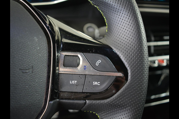 Peugeot e-2008 EV GT 50 kWh | Apple CarPlay / Android Auto | Keyless Entry | Parkeersensoren voor en achter |