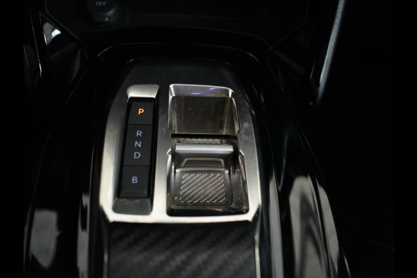 Peugeot e-2008 EV GT 50 kWh | Apple CarPlay / Android Auto | Keyless Entry | Parkeersensoren voor en achter |