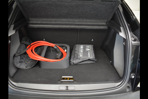 Peugeot e-2008 EV GT 50 kWh | Apple CarPlay / Android Auto | Keyless Entry | Parkeersensoren voor en achter |