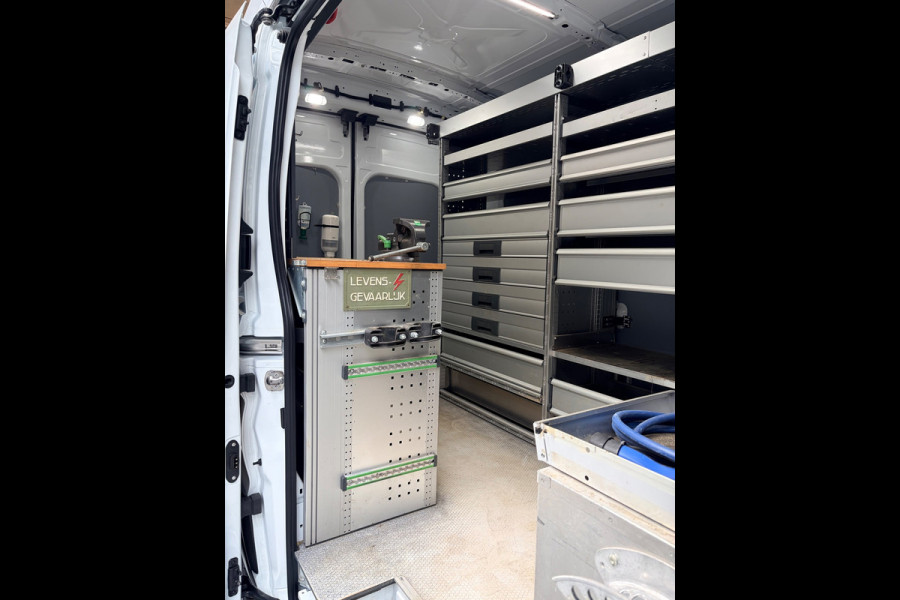Ford E-Transit SERVICEWAGEN ELEKTRISCH AUTOMAAT 350 L2H3 Trend 68 kWh BOTT INRICHTING, V230 OMVORMER, RIJKLAARPRIJS!