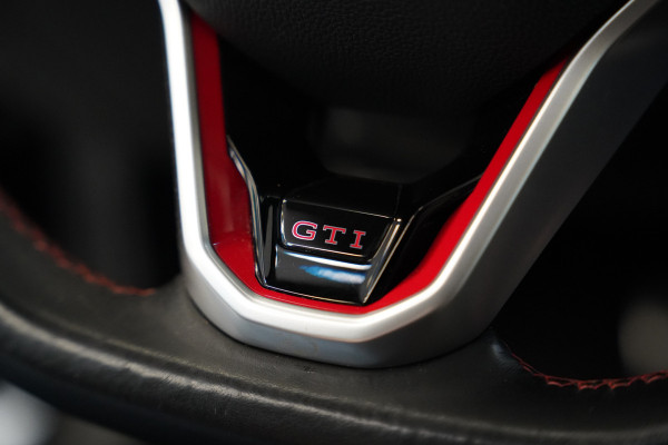 Volkswagen Golf 2.0 TSI GTI Clubsport Panoramadak Harman&Kardon Head-Up 24 Maanden garantie* (Vraag naar de voorwaarden)