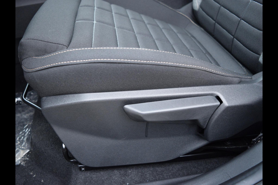 Citroën C3 Aircross 1.2 Hybrid 145pk Plus | 7 STOELEN | PARKEERSENSOREN MET CAMERA | CLIMATE CONTROL | WIT DAK | CARPLAY |