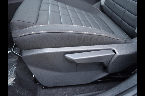 Citroën C3 Aircross 1.2 Hybrid 145pk Plus | 7 STOELEN | PARKEERSENSOREN MET CAMERA | CLIMATE CONTROL | WIT DAK | CARPLAY |