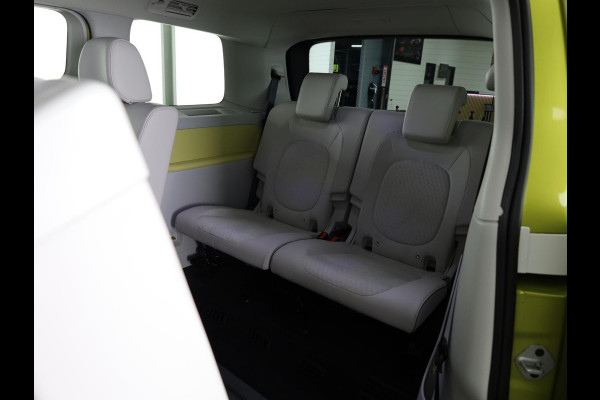 Volkswagen ID. Buzz Pro 86 kWh LWB 7p. 286 pk | SoH 96,36% |Navigatie | Panoramadak | Trekhaak (wegklapbaar) | Parkeersensoren (Park assist) | Rondomzicht camera | Elektr. schuifdeuren | Stoelverwarming |