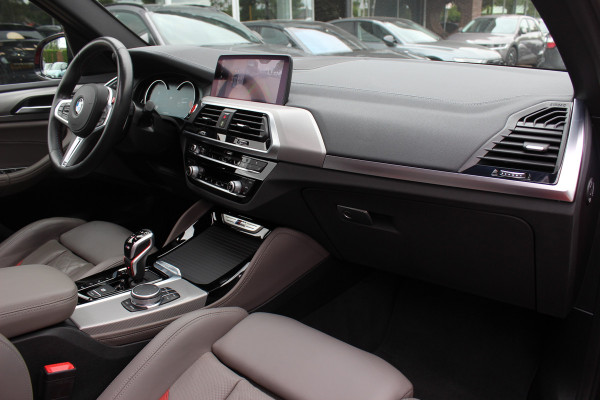 BMW X3 M / Trekhaak / Panoramadak / 360Camera / Head-up / Leder / Harman Kardon / 20'' / Stoelverwarming / Dodehoek / DAB / ACC