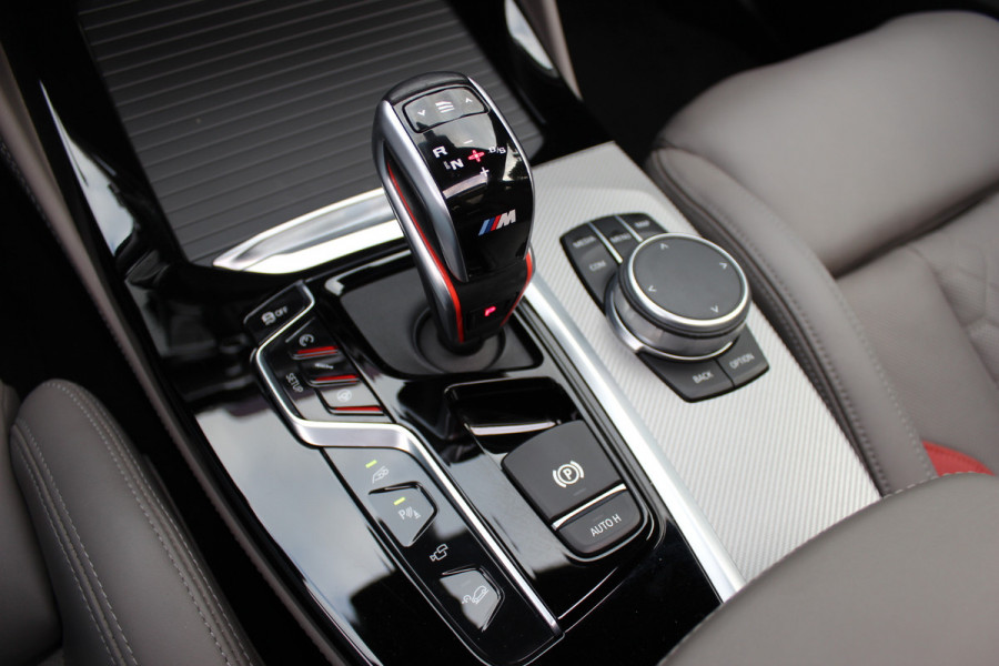 BMW X3 M / Trekhaak / Panoramadak / 360Camera / Head-up / Leder / Harman Kardon / 20'' / Stoelverwarming / Dodehoek / DAB / ACC