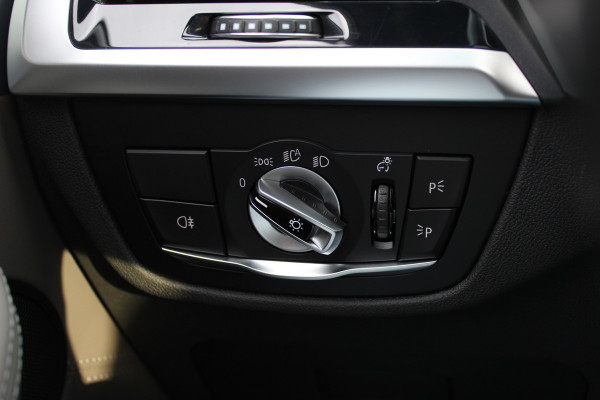 BMW X3 M / Trekhaak / Panoramadak / 360Camera / Head-up / Leder / Harman Kardon / 20'' / Stoelverwarming / Dodehoek / DAB / ACC