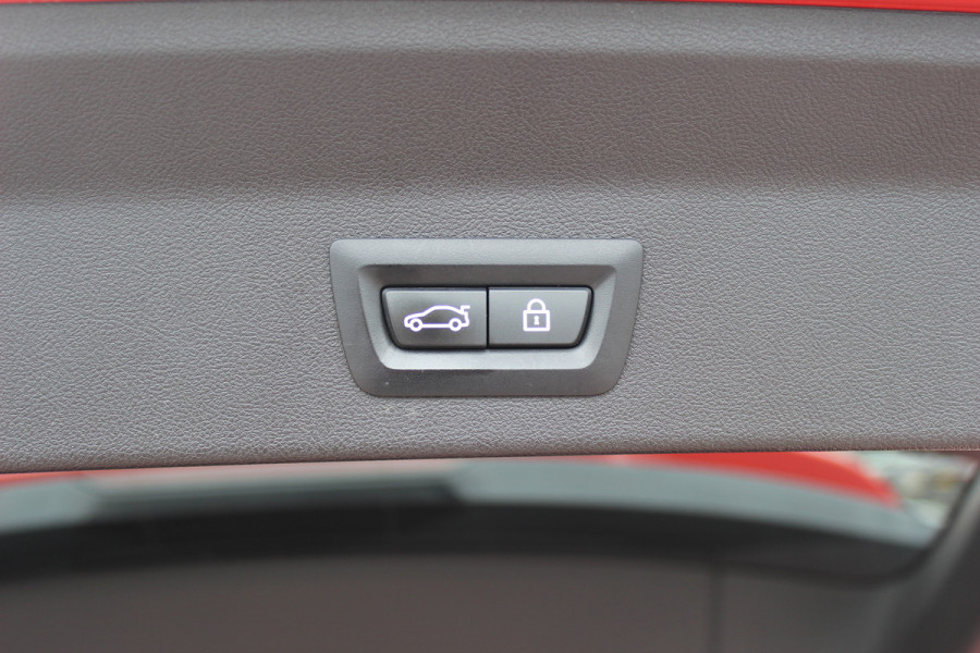 BMW X3 M / Trekhaak / Panoramadak / 360Camera / Head-up / Leder / Harman Kardon / 20'' / Stoelverwarming / Dodehoek / DAB / ACC