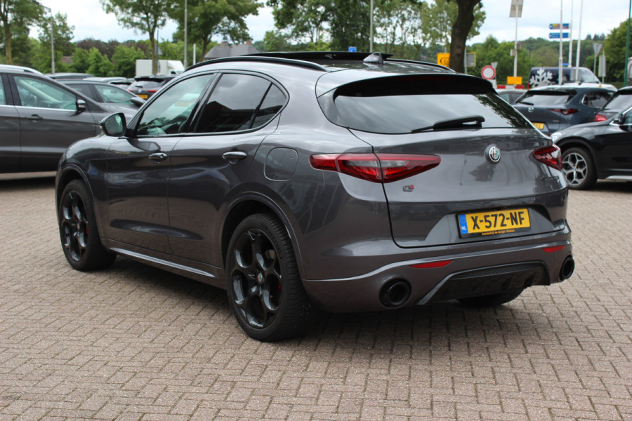 Alfa Romeo Stelvio 2.0 T AWD B-Tech / Panoramadak / Camera / Leder / 19'' / CarPlay / Harman Kardon / Navigatie / Stoel+Stuurverwarming / DAB / Dodehoek / Cruise Control