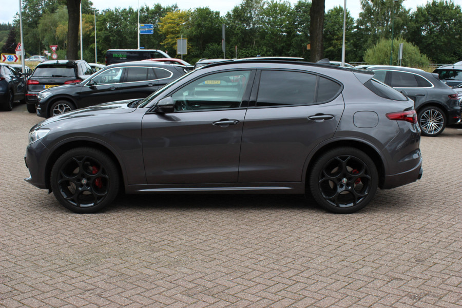 Alfa Romeo Stelvio 2.0 T AWD B-Tech / Panoramadak / Camera / Leder / 19'' / CarPlay / Harman Kardon / Navigatie / Stoel+Stuurverwarming / DAB / Dodehoek / Cruise Control