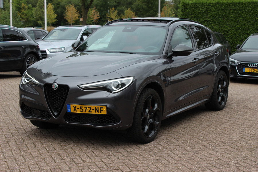 Alfa Romeo Stelvio 2.0 T AWD B-Tech / Panoramadak / Camera / Leder / 19'' / CarPlay / Harman Kardon / Navigatie / Stoel+Stuurverwarming / DAB / Dodehoek / Cruise Control