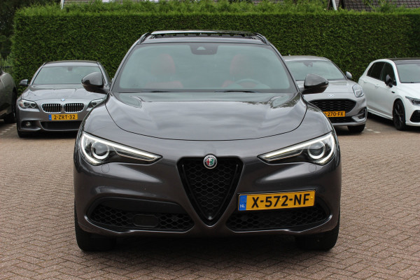 Alfa Romeo Stelvio 2.0 T AWD B-Tech / Panoramadak / Camera / Leder / 19'' / CarPlay / Harman Kardon / Navigatie / Stoel+Stuurverwarming / DAB / Dodehoek / Cruise Control