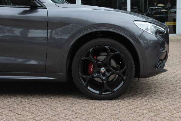 Alfa Romeo Stelvio 2.0 T AWD B-Tech / Panoramadak / Camera / Leder / 19'' / CarPlay / Harman Kardon / Navigatie / Stoel+Stuurverwarming / DAB / Dodehoek / Cruise Control