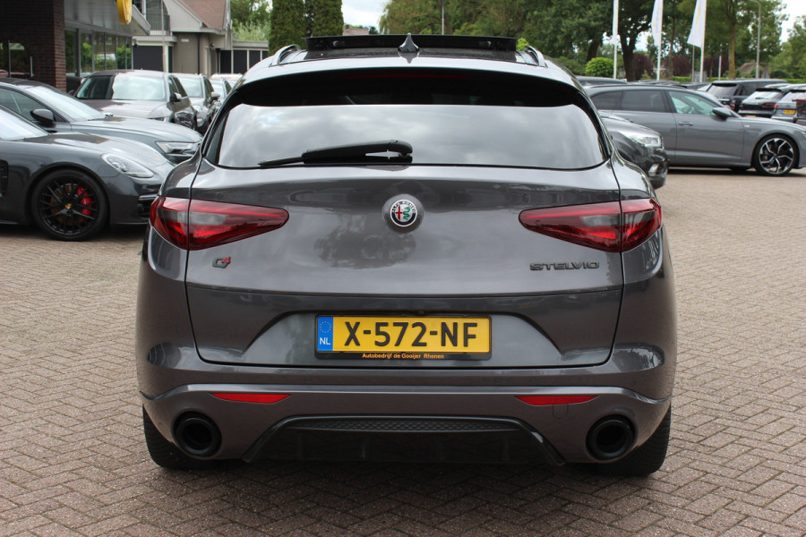 Alfa Romeo Stelvio 2.0 T AWD B-Tech / Panoramadak / Camera / Leder / 19'' / CarPlay / Harman Kardon / Navigatie / Stoel+Stuurverwarming / DAB / Dodehoek / Cruise Control