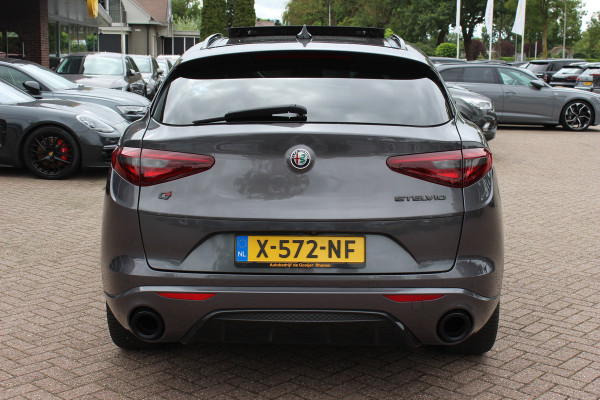 Alfa Romeo Stelvio 2.0 T AWD B-Tech / Panoramadak / Camera / Leder / 19'' / CarPlay / Harman Kardon / Navigatie / Stoel+Stuurverwarming / DAB / Dodehoek / Cruise Control