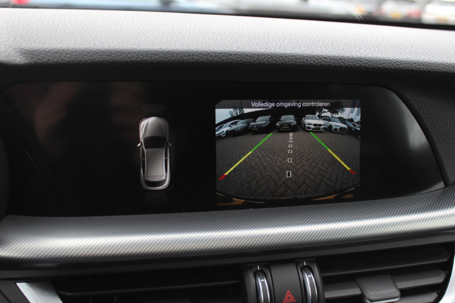Alfa Romeo Stelvio 2.0 T AWD B-Tech / Panoramadak / Camera / Leder / 19'' / CarPlay / Harman Kardon / Navigatie / Stoel+Stuurverwarming / DAB / Dodehoek / Cruise Control