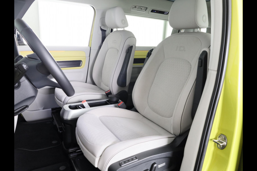 Volkswagen ID. Buzz Pro 86 kWh LWB 7p. 286 pk | SoH 96,36% |Navigatie | Panoramadak | Trekhaak (wegklapbaar) | Parkeersensoren (Park assist) | Rondomzicht camera | Elektr. schuifdeuren | Stoelverwarming |