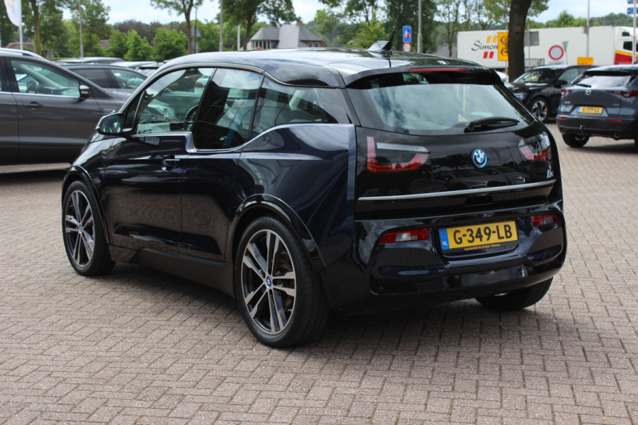 BMW i3 S Executive Edition 120Ah 42 kWh / SoH 89,4% / Camera / CarPlay / 20'' / Stoelverwarming / DAB / ACC / Warmtepomp