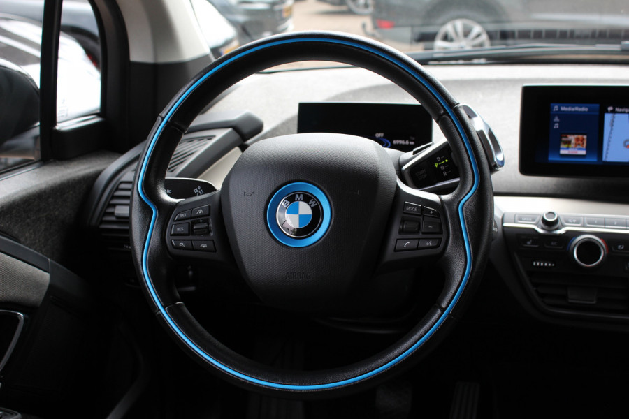 BMW i3 S Executive Edition 120Ah 42 kWh / SoH 89,4% / Camera / CarPlay / 20'' / Stoelverwarming / DAB / ACC / Warmtepomp