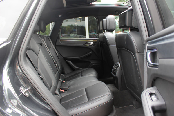 Porsche Macan 2.0 / Panoramadak / Camera / Luchtvering / Sportchrono / Bose / 21'' / Leder / Navigatie / Comfortstoelen / DAB / Stoelverwarming / Cruise Control